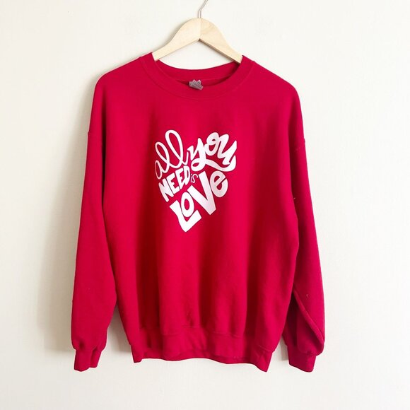 All You Need Is Love Red Gildan Heavy Blend Sweatshirt Pullover Crewneck L - Picture 1 of 7